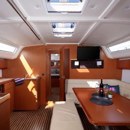 Botel Bavaria Cruiser 51- Lui Split