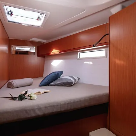 Botel Bavaria Cruiser 51- Lui